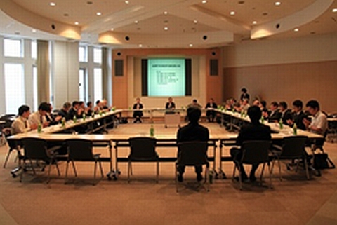 総会風景（専門学校東京テクニカルカレッジ　B1Fテラホール）