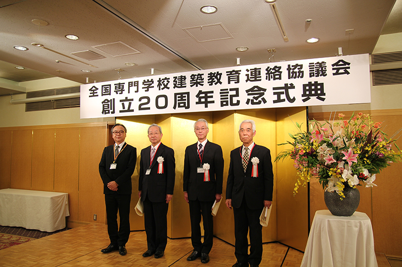 三上会長と功労者の方々